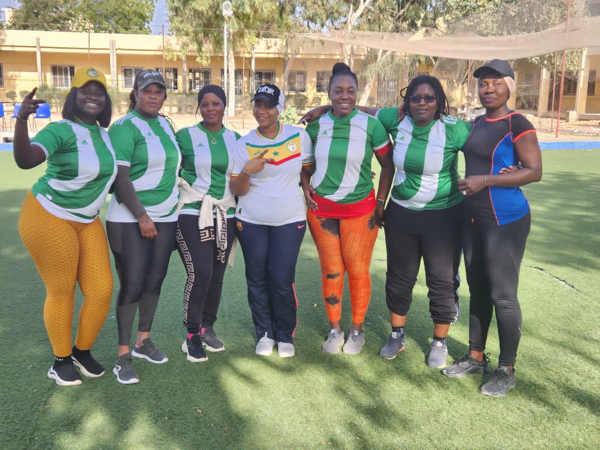 ReseauLouis's tweet photo. Retour en image sur la 1ère activitè du Rèseau des Jeunes Femmes Entrepreneures de Saint-Louis.
Un match de foot-ball oppoasant Marièes et Cèlibataires; Skiny et Apoutchou.
Marièes 3- 0 Cèlibataires
Apoutchou 2- 1 skiny.
#ladiesboss
#RJFES ♥️🇸🇳💯 https://t.co/whZvcDXd9u