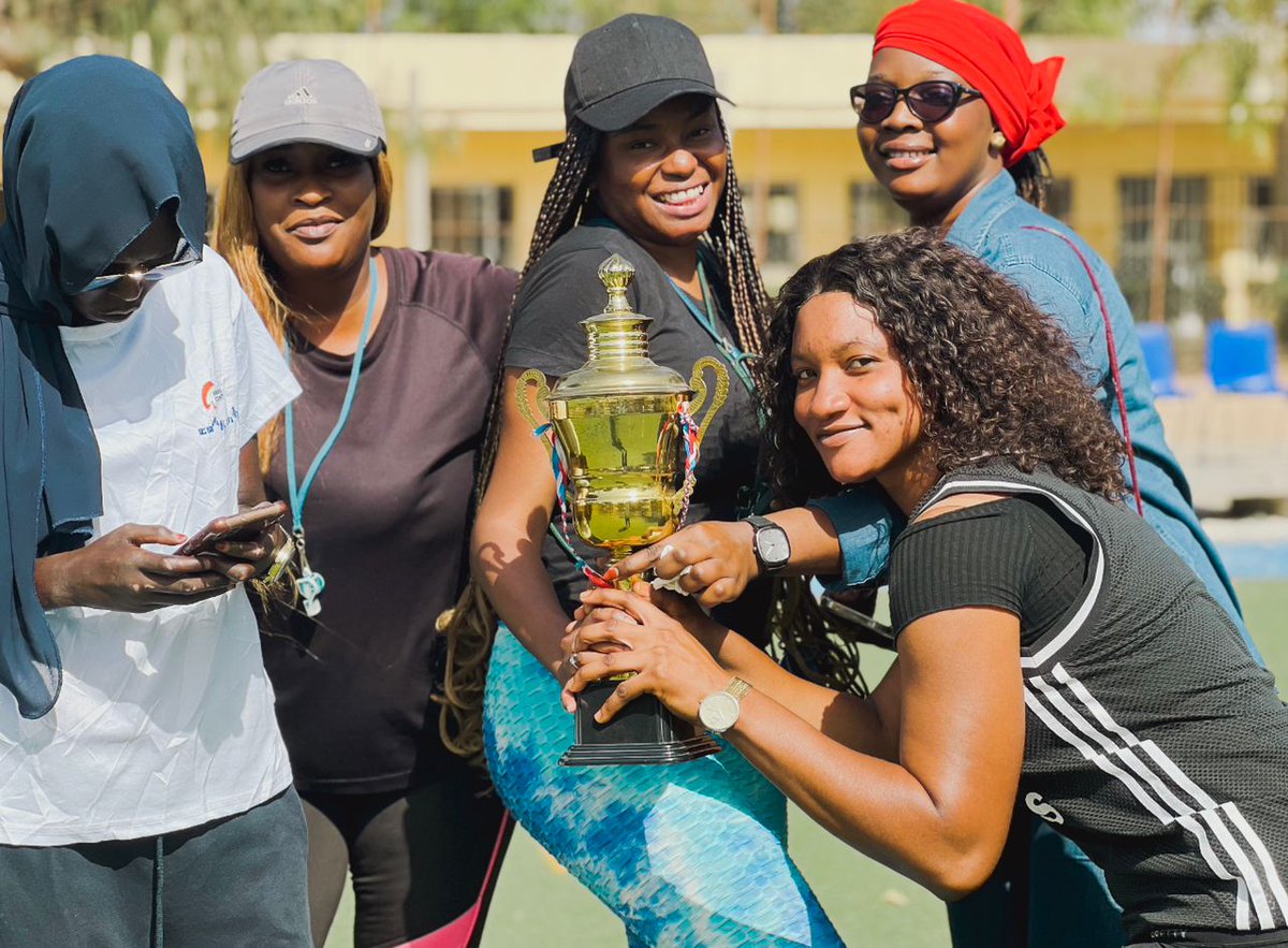 ReseauLouis's tweet photo. Retour en image sur la 1ère activitè du Rèseau des Jeunes Femmes Entrepreneures de Saint-Louis.
Un match de foot-ball oppoasant Marièes et Cèlibataires; Skiny et Apoutchou.
Marièes 3- 0 Cèlibataires
Apoutchou 2- 1 skiny.
#ladiesboss
#RJFES ♥️🇸🇳💯 https://t.co/whZvcDXd9u