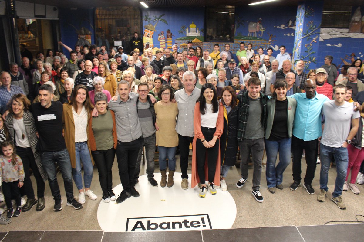 ehbildugetaria's tweet photo. Zerrendaren aurkezpen ekitaldia. Aretoa gainezka. 
#MaiteDugunHerria #Abante #Getaria https://t.co/xPONSettZ7