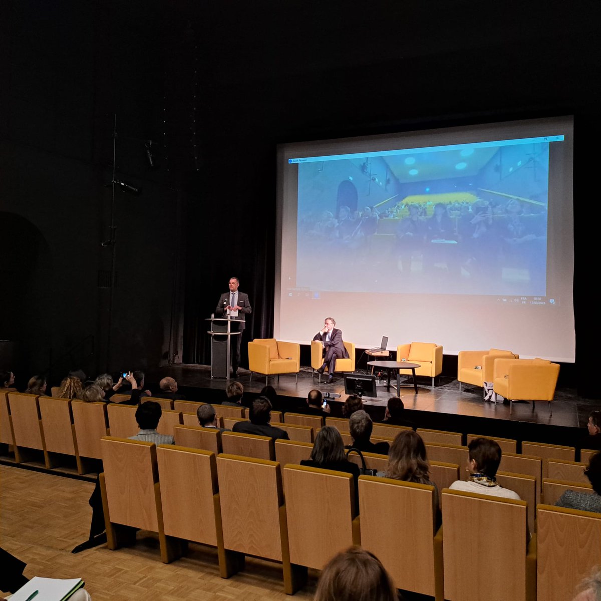 EFSD_SB's tweet photo. 16 &amp; 17.03.2023 🌍🇪🇺Séminaire de gouvernance des établissements conventionnés @aefeinfo #ZECO #ZESE
Pour représenter l'EFSD à Vienne, C. Clanget, président Comité de gestion APE et O. Gander, directeur  #dialogue #développementEFE #formation #réseauEFE https://t.co/uTKBEZfbCu