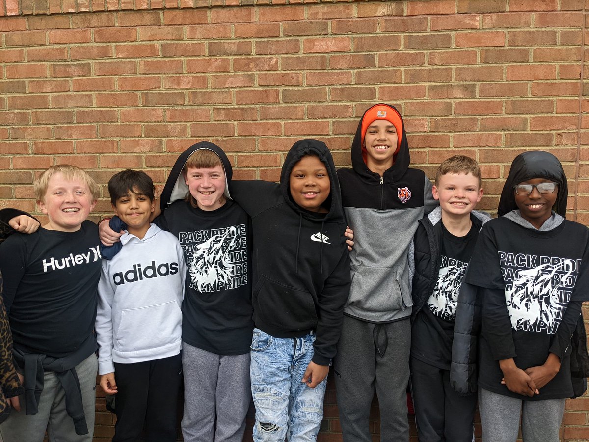 lewickiwolves's tweet image. A little bit of life in room 105 last week. ❤️ #packpride