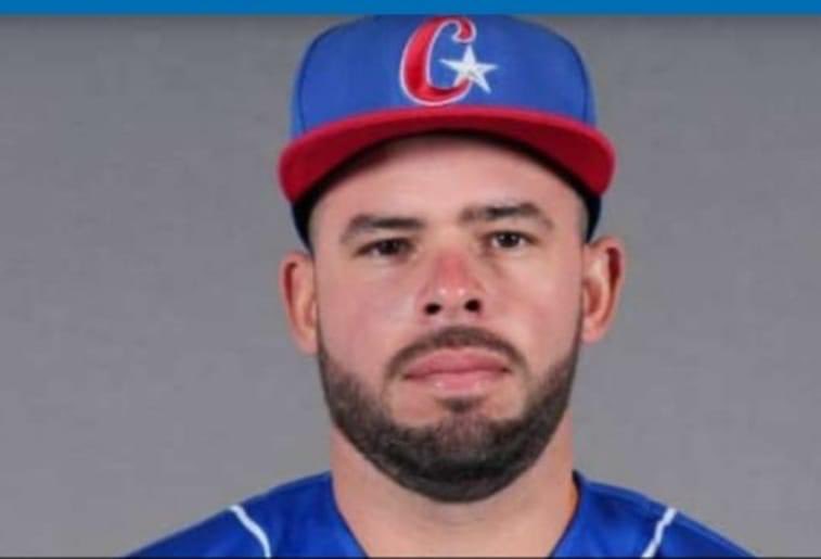 IsmaryBacallao's tweet photo. 🚨ÚLTIMA NOTICIA !
pa' atrás ni muerto!

El receptor Iván Prieto abandonó el equipo Cuba de pelota antes de que el conjunto regresara a La Habana procedente de Miami en la mañana de este lunes, según dieron a conocer periodistas deportivos en redes sociales.

"Prieto es el primer pelotero que deja la selección de Cuba en un Clásico Mundial de Béisbol", escribió el periodista Francys Romero, que no ofreció otros detalles sobre las circunstancias en que el pelotero granmense abandonó la delegación oficial deportiva.