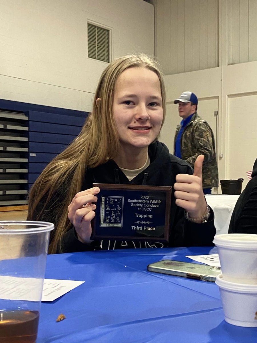 UTC_BGE's tweet photo. The @UTChattanooga Wildlife Zoology Club participated at the Southeastern Wildlife Student Conclave in Cleveland TN
The all-female team tested their knowledge and skills in archery, trap setting, radiotelemetry... Tabitha Wilson won 3rd place in the trap setting competition! 1/2 https://t.co/hm1jKu1X6G