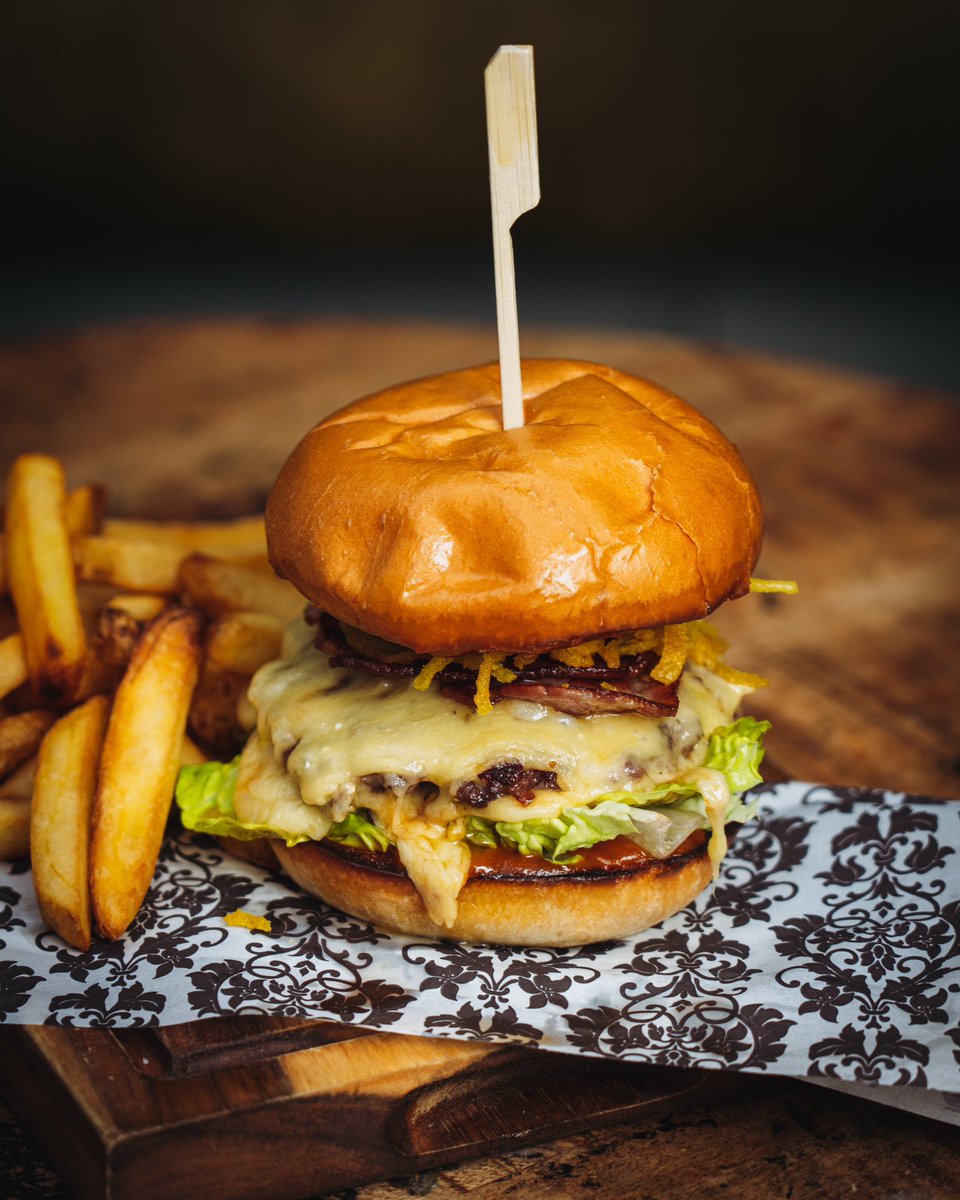 Satisfy your cravings and sink your teeth into our Artery Alrighty beef burger, packed with flavor and goodness! 😅

#soberlane #arteryalrighty #corkcity #burger #food