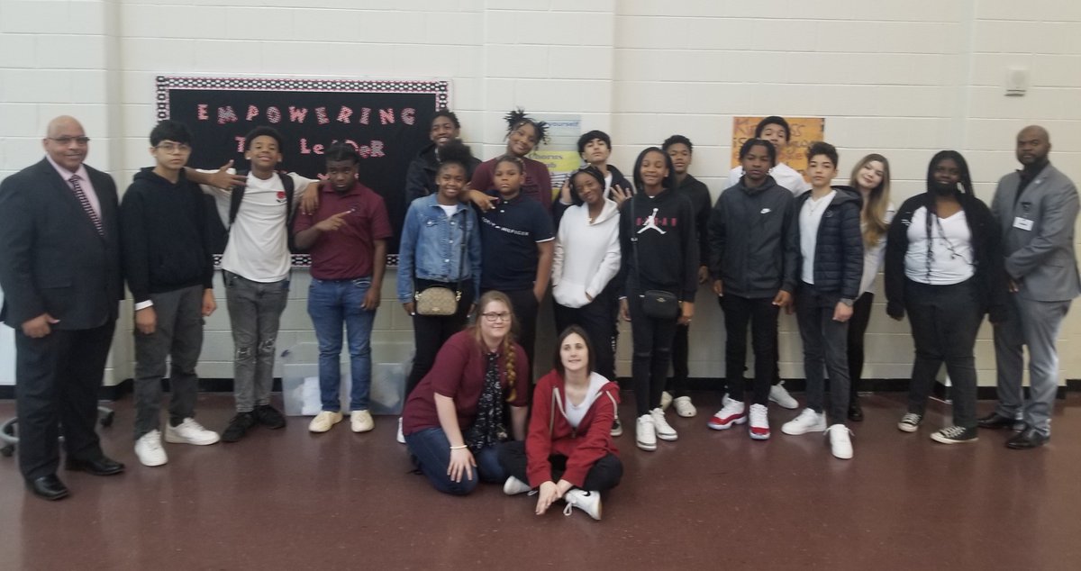 KennedyRoadMS's tweet image. Our Transition Tour @KennedyRoadMS was great on March 16!  Thanks to ALL the student ambassadors that made it a great success! @GriffinSpalding #SmoothTransitions Also thanks to 5th grade students and staff @JacksonRoadElem @school_moore @JordanHillElem