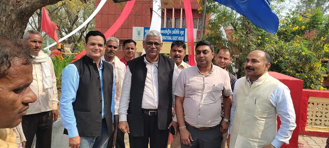 Respected Guruji Dr. Ranvir Singh sir [ Senior Scientist Division of Animal Genetics, Indian Veterinary Research Institute, Izatnagar, Bareily, Uttar Pradesh ] एवं मेरे अग्रज माननीय दीपक पाटीदार भाईजी  [ Goatwala farm इंदौर ]  से CIRG मे शिष्टाचार भेंट कर आशीर्वाद एवं मार्गदर्शन