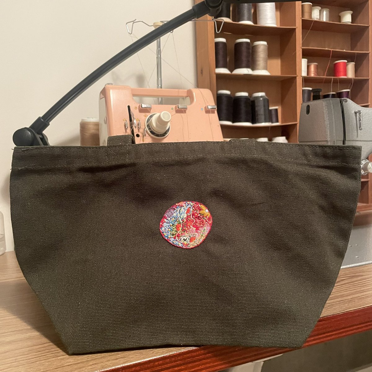 apple_boy1997's tweet photo. 手刺繍のトートバッグ https://t.co/9Rdzivb4xF