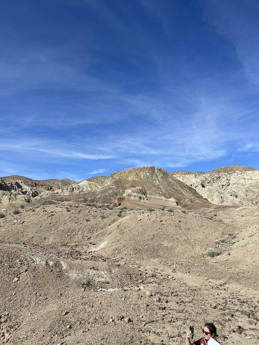 Earthquake_Dude's tweet photo. Some photos from this weekends Intro to Field mapping trip to Rainbow Basin! https://t.co/3ZdfktpVI4