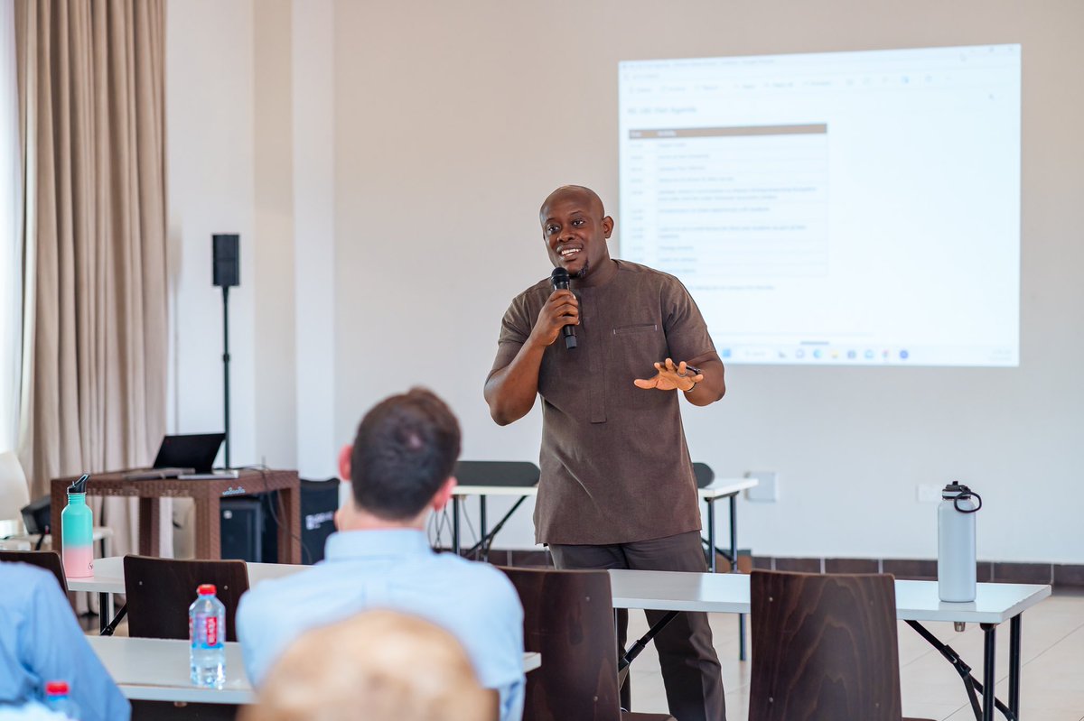 Ashesi's tweet photo. #atAshesi today, we hosted 80 students from @LBS as part of their Global Experience Program. The program aims to help the students understand the role of innovation in driving change in the Ghanaian economy and the challenges Ghanaian organizations face.

#LBSGlobalExperience https://t.co/1TTUNKXhTI