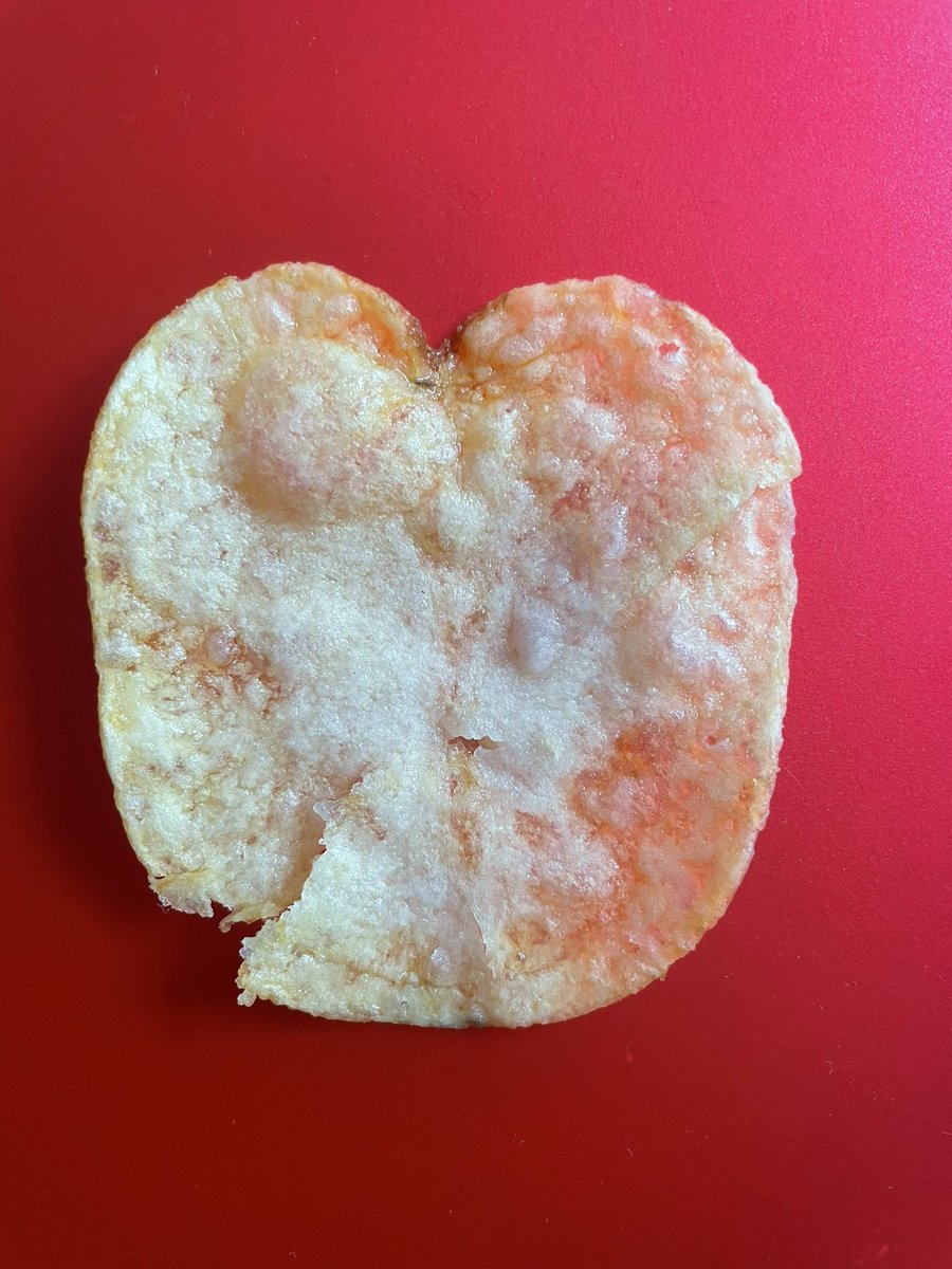 harryj1975's tweet photo. @walkers_crisps one heart shaped crisp! #lovefromwalkers https://t.co/mKxEjEhebS