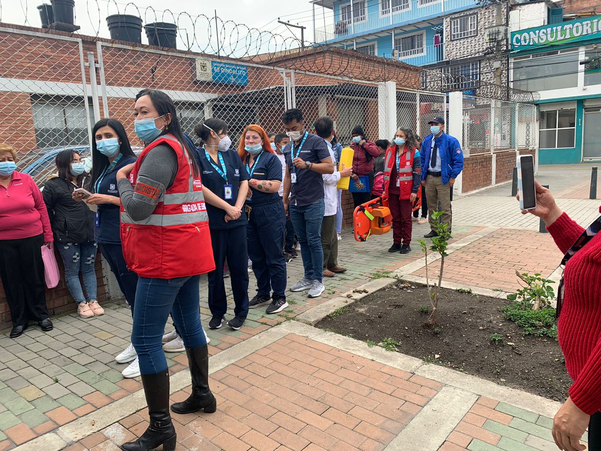 SubRedSurOcci's tweet photo. 🚨 #Nospreparamos En la USS Dindalito, realizamos un simulacro de evacuación enfocado en el qué hacer en caso de sismo.
💙 Subred Sur Occidente, una gran familia a tu servicio. https://t.co/Y2qKfQC4mu