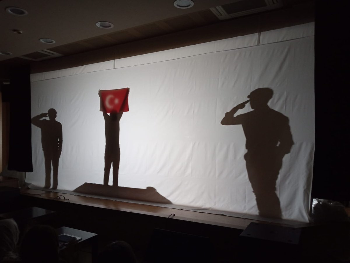 Bugün bizden vatan razı olacak
Nefer şehit, ordu gazi olacak
<a href="/prof_mahmutozer/">Mahmut Özer</a> <a href="/nznsener/">Nazan ŞENER</a> <a href="/emen_engin/">Engin Emen</a>