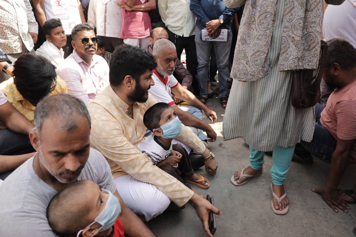 PalgharPrahar's tweet photo. महापालिकेच्‍या सर्व अधिकार्‍यांच्‍या विरोधात कठोर वसई-विरार शहर महानगरपालिकेला टाळे ठोक आंदोलन

#TaaleThokAndolan #andolan #march #cprruption  #mungiplecorporation #vvcmc #bacchukaduofficial #bacchukadu #hiteshjadhavofficial #praharjanshaktipaksh #praharpalghar #vasaivira https://t.co/B3qSzPZMYP