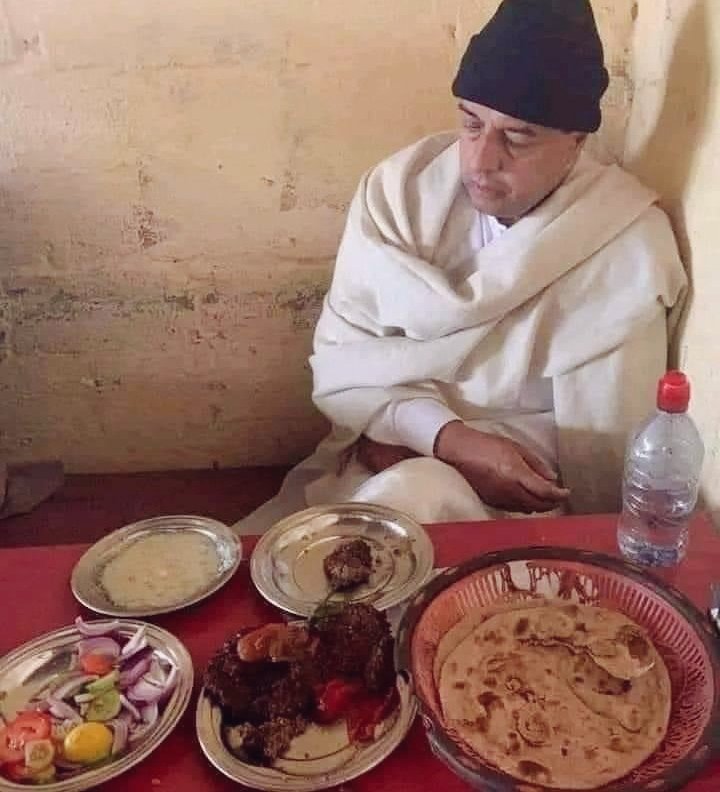 pukht00n's tweet image. Me partying on the day I received Rs 5 dividend of #EFERT, Rs 1 dividend of #FABL, Rs 3 dividend of #MEBL &amp;amp; Rs 1 dividend of #ENGRO