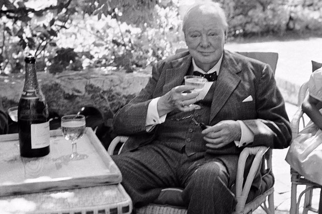 TrungTPhan's tweet image. How much alcohol did Winston Churchill actually drink?

William Manchester’s “The Last Lion” series on the former British Prime Minister has a thorough breakdown on his drinking exploits. 

Here’s an eye-opening breakdown. 

“The legend that he is a heavy drinker is quite…