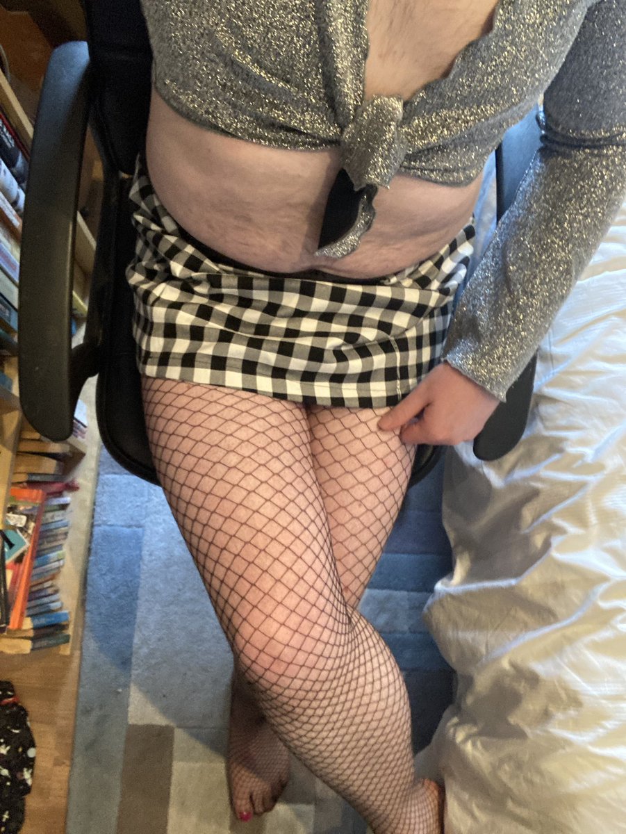 YorkshireSir's tweet photo. Today's outfit #Sissy #sparkle #fishnets #gay https://t.co/GLCPT30Xp7