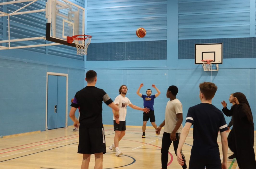 city_sa's tweet photo. Get involved in a sport or society at the City of Glasgow College! 🙌 From basketball to photography, you will be sure to find a fun activity to get involved in! 🏀📸🏸🎲

Check out our calendar to find out what is happening this week. https://t.co/DRzByRjiB8 #TasterWeek https://t.co/GKuNLPOZrO