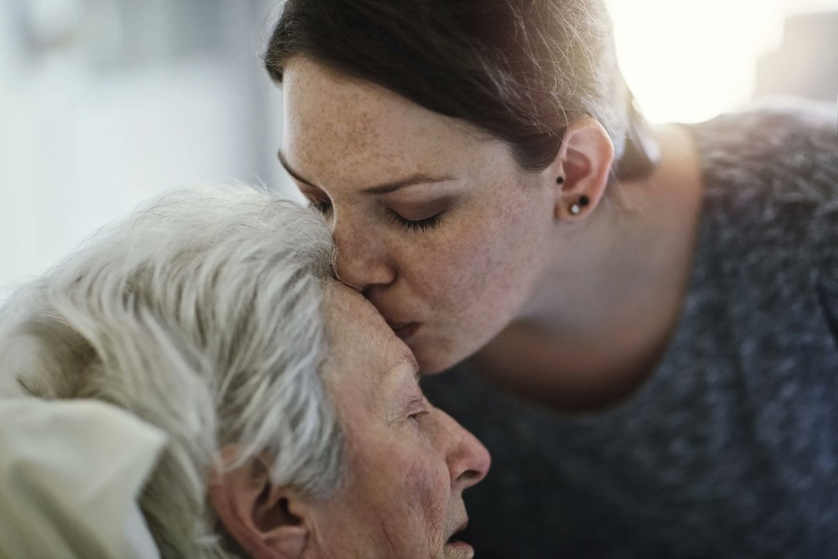 What’s the status of medical aid in dying in Canada? <a href="/dianaduo/">Diana Duong</a> and <a href="/ellevogel/">Lauren Vogel</a> unpack pending expansions and ongoing debate ➡️  cmajnews.com/2023/03/17/mai… 

#CdnHealth #CdnPoli #MAiD #EOLC #MentalHealth