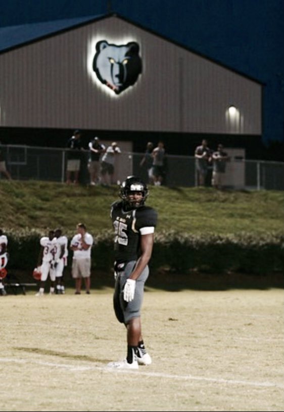 MJGOLDENBEARFB's tweet photo. When we received the news yesterday that one of our own had passed, it hurt immensely. Coach Mike, family, friends and everyone at MJ will always remember Ro as a great teammate with an infectious smile. Our deepest condolences to a family that embodies all things MJDNA. RIP, 15. https://t.co/1SKeJ6JuVj