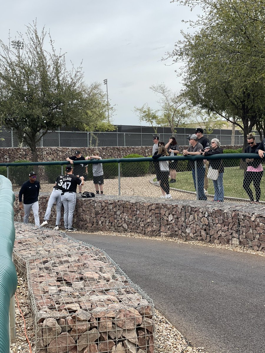 dmmack13's tweet image. Baby #whitesox coming out and signing for everyone at #camelbackranch