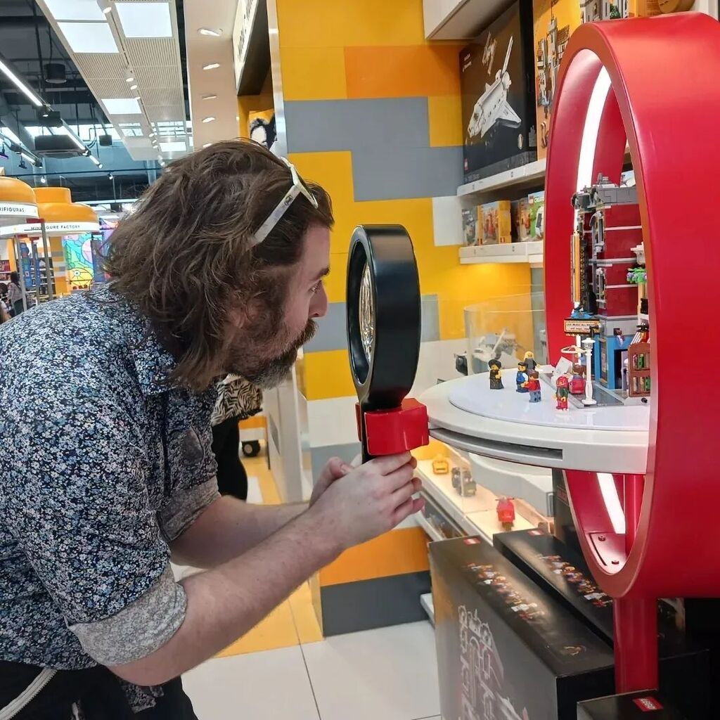 Because Painter won't stop asking me to take photos of things he wants to build out of Legos, I surprised him with the Lego store. And no, he does not get to bring home La Sagrada Familia or Park Guell sets. 

#lego #BCN #barcelona #traveljam instagr.am/p/CqBH77joQpE/