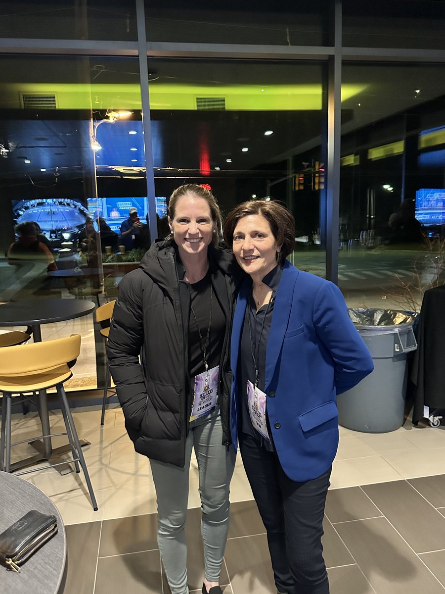 digitmurphy's tweet photo. Women who are empowering others to make professional hockey more attainable. @WhitecapsHockey @digitmurphy @reagan_carey @PHF @Riveters  #hockey #WomenEmpowerment https://t.co/S7xJKtTSRr