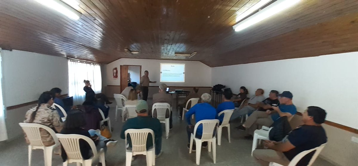produccioncht's tweet photo. #ganadería  🐮 🐑 
La Comisión Provincial de Sanidad Animal #COPROSA se reunió en  la Soc. Rural Sarmiento 
📝riesgos de ingreso de sarna en #Chubut (la misma fue declarada libre en 2016)
📝situación del personal 
📝cobertura de zonas para prevención https://t.co/RuIWM5C6j0