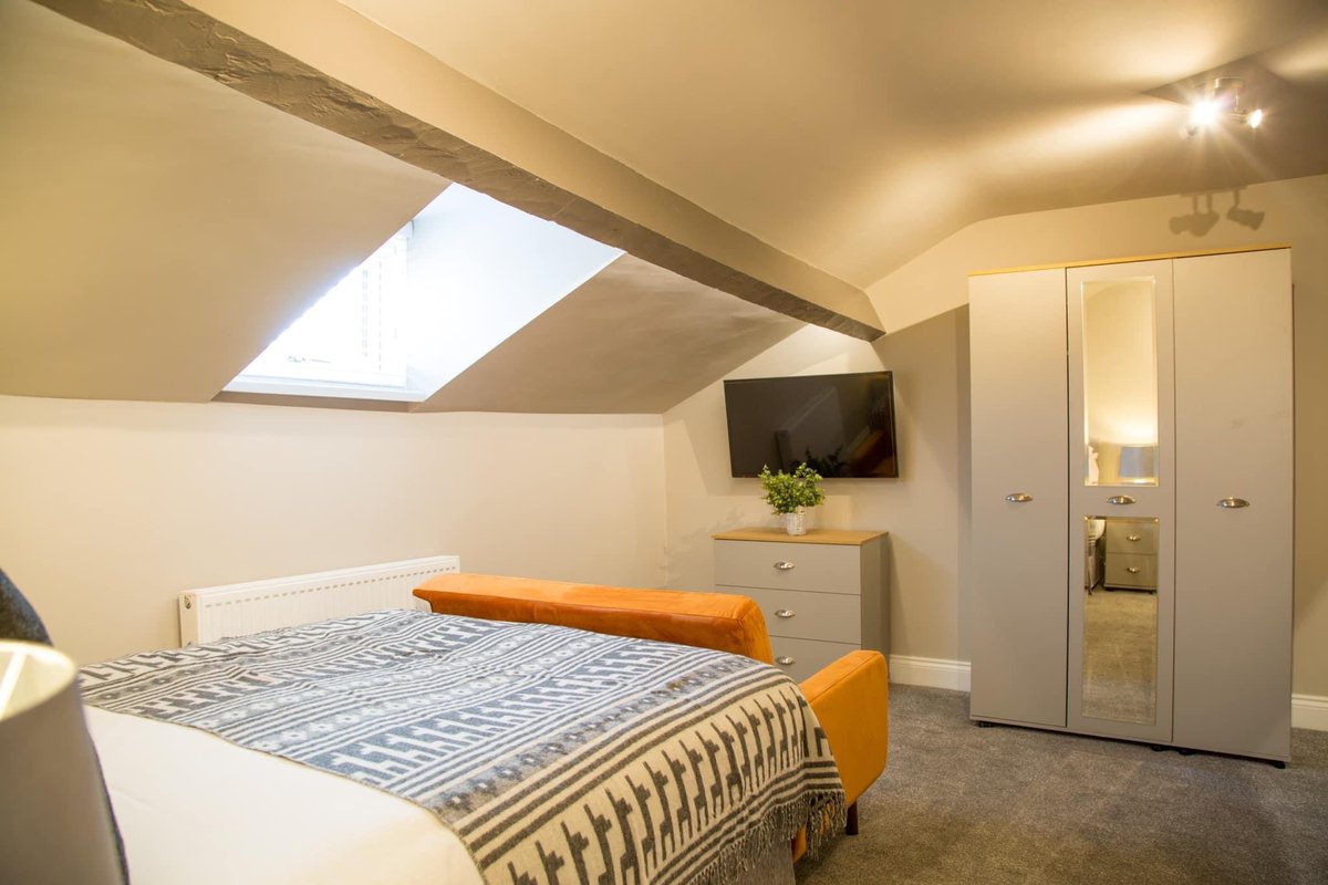 houseshareuk's tweet photo. Sunshine or the stars ✨ ☀️ 

That’s the beauty with sky lights in your room…you get to see both! 

#hmo #houseshare #luxuryhomes #preston #liverpool #lancashire #property https://t.co/JcTQAcSGWN