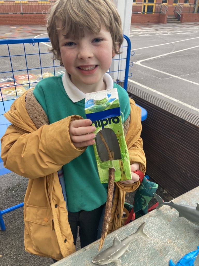 ThornhillPS's tweet photo. In @year2tps nature club have been helping the birds this week! They have finished their bird feeders to take home, learnt more about British birds with a top trumps game and even spotted some in a nest by the pond! #TPSoutdoorlearning @EcoSchoolsWales https://t.co/ZfKKI1QV3v
