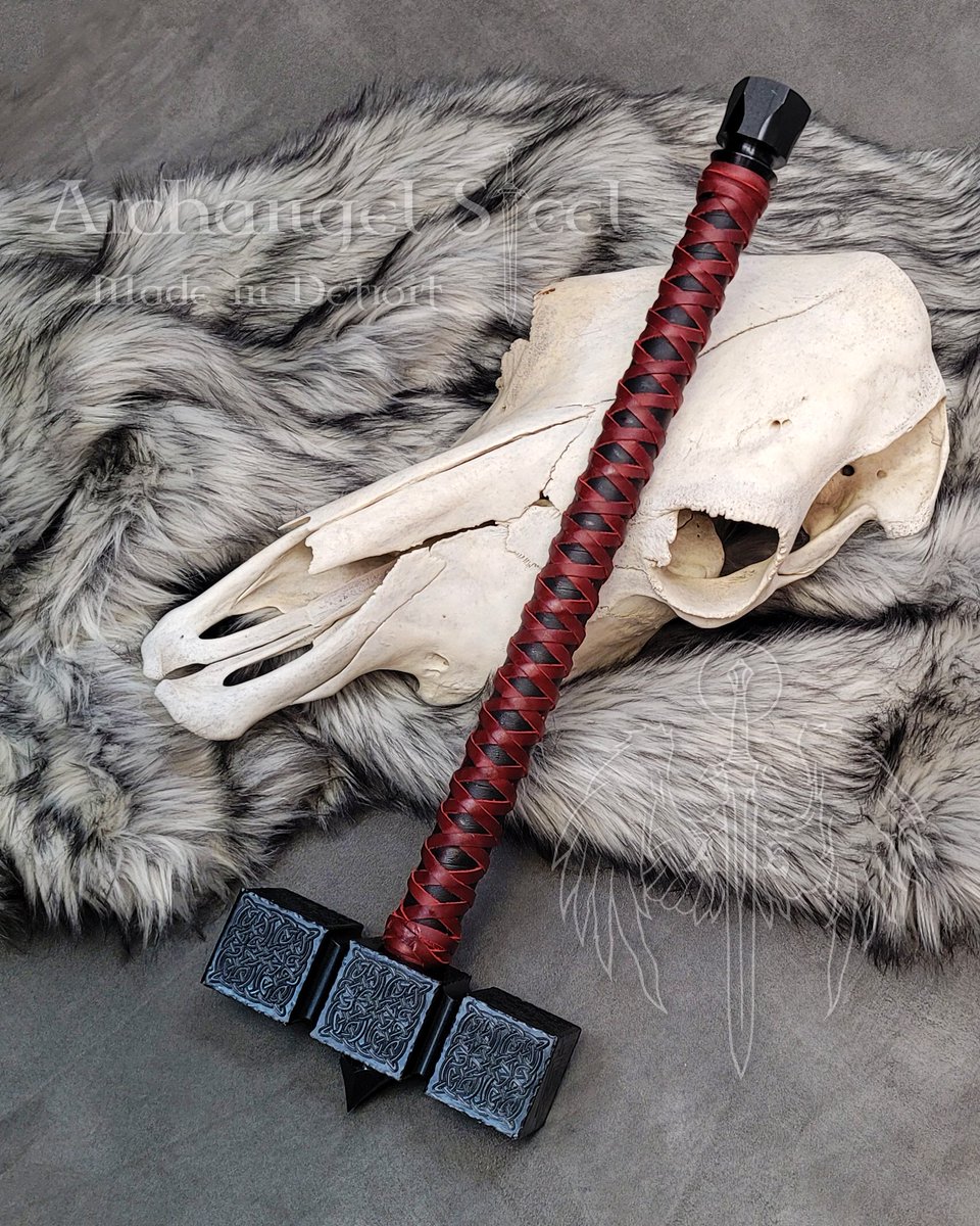 New Design! Small Celtic Knot Hammer
What do you think?

#ArchangelSteel #steelart #bladesmith #swordsmith #steel #leathercraft #art #artist #engraved #hammer #warhammer #vikings #nordic #norse #odin #thor #mythology #Celtic #lotr #dnd #rpg #larp #larping #celticknot https://t.co/soCPmBsuvY