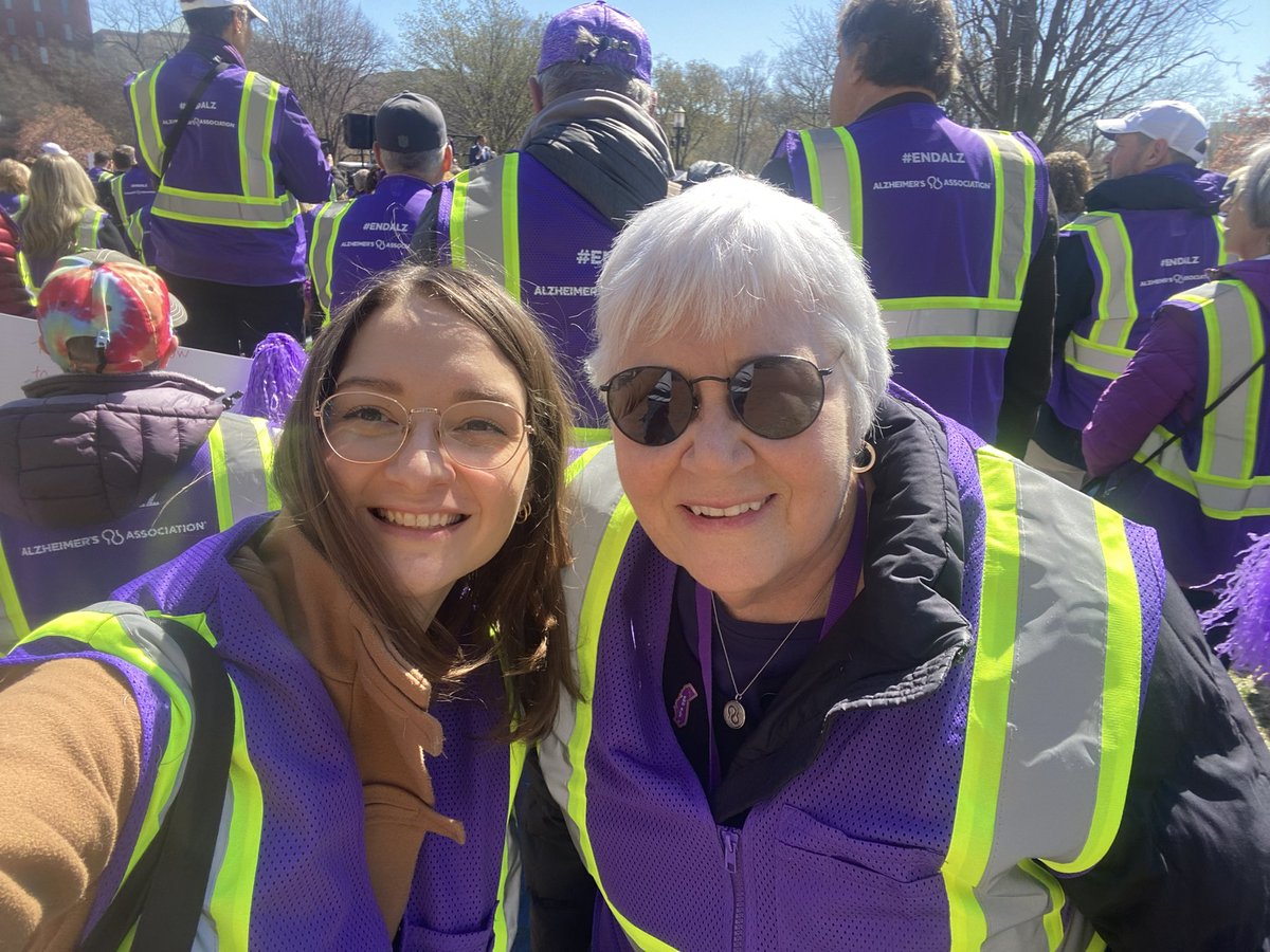#AlzAdvocates from across CA are in front of the @WhiteHouse to ask @POTUS to urge CMS to provide coverage for all FDA approved Alzheimer’s medication!!! #AccessNow #ENDALZ @californiaalz