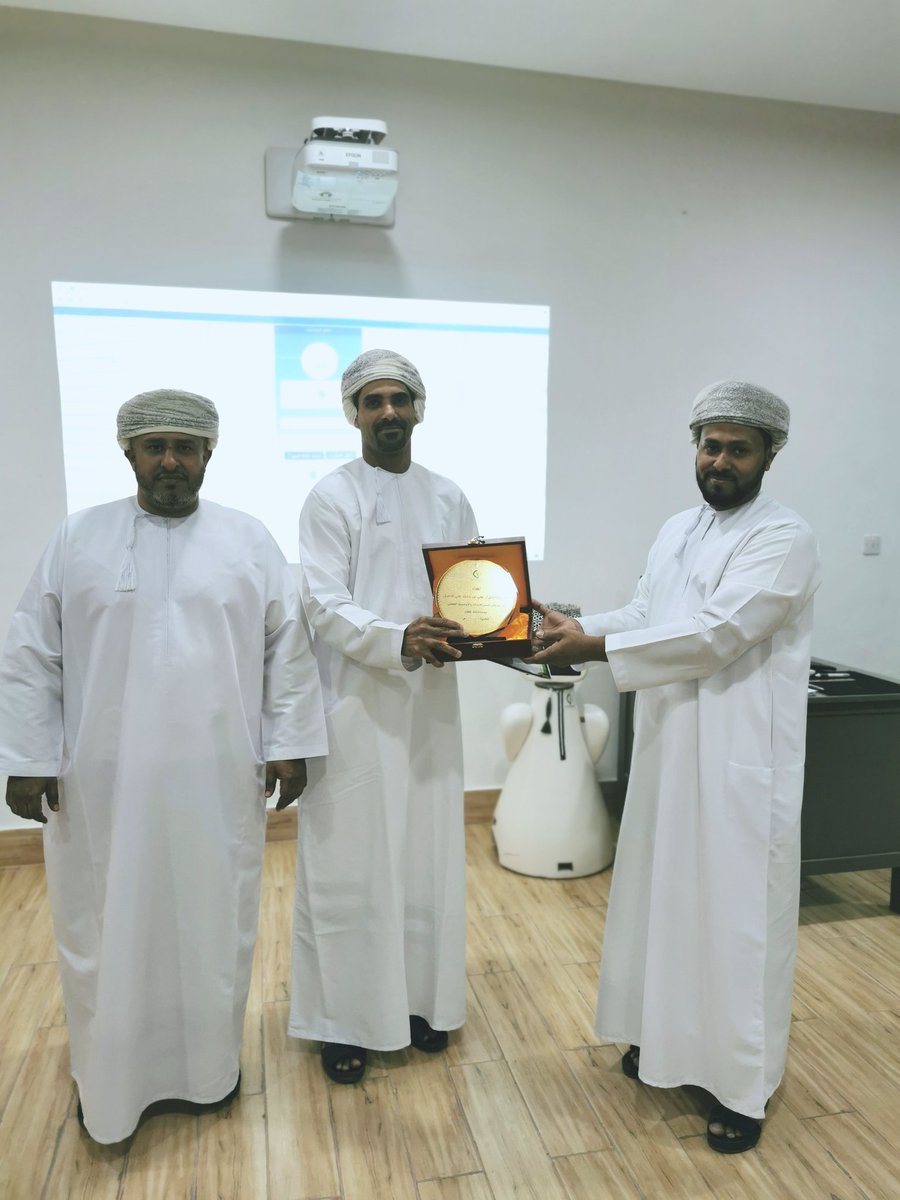 يتقدم موظفو قسم الابتكار والأولمبياد العلمي بخالص الشكر والتقدير للفاضل الأستاذ علي فاضل، وذلك على ما قدمه وبذله من مجهودات لا تقدر بثمن طوال فترة عمله بالقسم (2010_2023)؛ فقد كان وما زال خير نموذج للموظف القدوة في اخلاصه وتفانيه وحبه للعمل متنمين له بدوام التقدم والنجاح