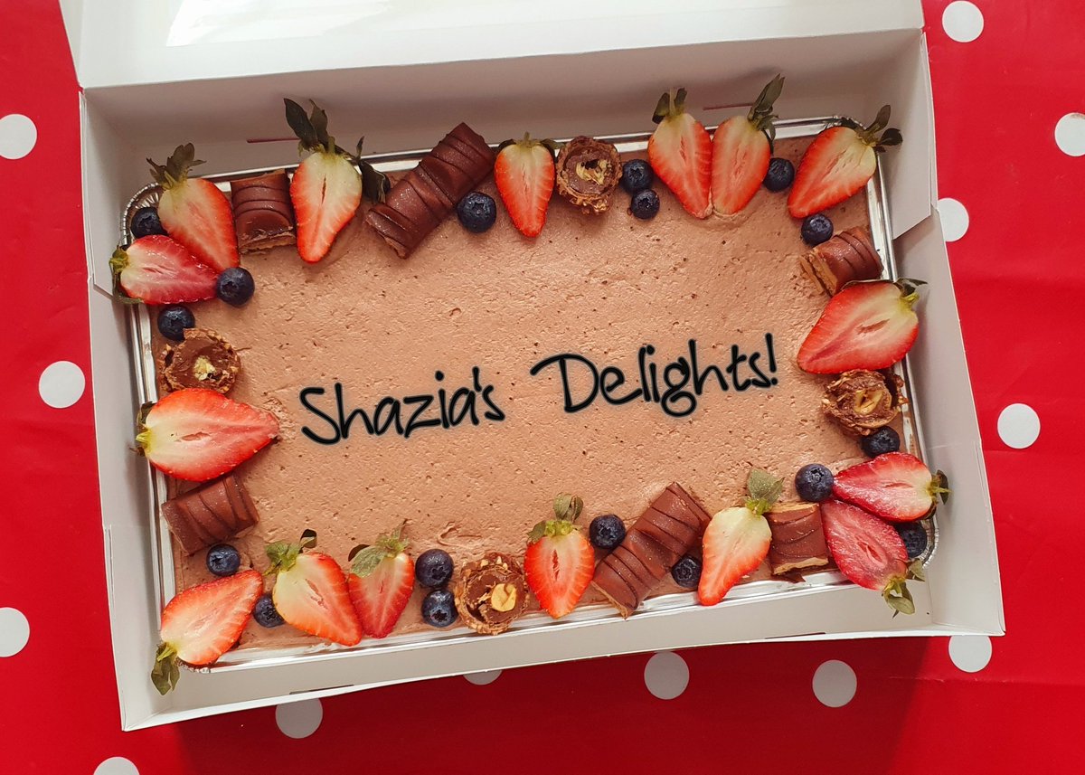 ShaziaMulla's tweet image. Freshcream Sheetcakes which went for Auction at a Charity Event! 🥰🥰 #charity #liarelieftrust #rahmamercy #familyfunday #fundraising #charitywipescalamity #donate #donategenerously #strawberries #kinderbueno #ferrerorocher #berrymix #sheetcake #ohsolush