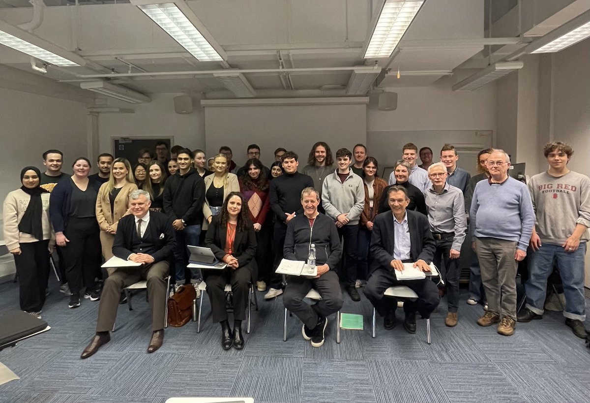 campbellclaret's tweet photo. When you meet people who know more about you than you do … spent all afternoon answering tons of Qs from these ⁦@KingsCollegeLon⁩ Strand Group students who are all doing a Master’s degree in many and varied aspects of The Blair Years. Serious people studying serious govt https://t.co/dEK0O616De