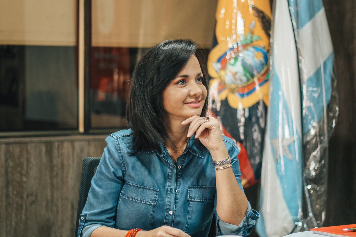marcelaguinaga's tweet photo. La academia como eje central  para avanzar hacia una provincia de oportunidades. 
Hoy nos reunimos con @rtolozano2, rector del @ITBolivariano. https://t.co/udgC2JLj33