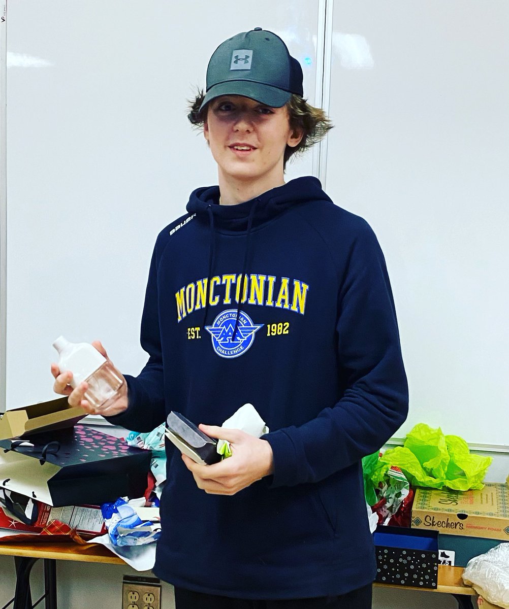 TheBucsU16's tweet photo. We finished off our regular season on the road yesterday with a hard fought overtime win!
Shout out to Ben MacDonald who turned away 30 of 31 shots, finishing the season with his league leading .938 save percentage! 

POG was Evan Morash with his game winning goal in overtime! 🏴‍☠️ https://t.co/SYBGQfSfJo