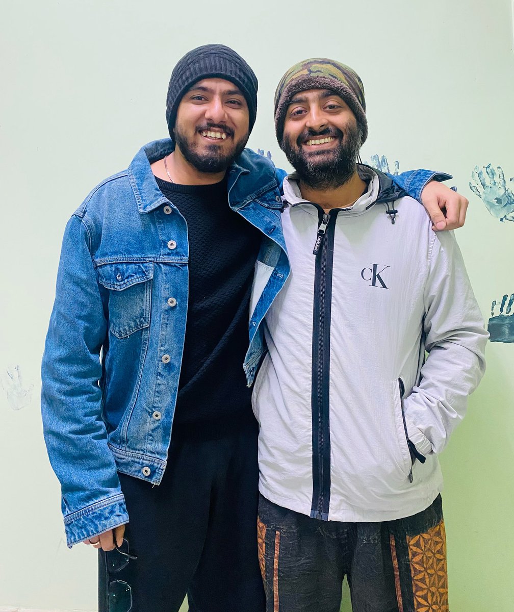 Goldie Sohel (@goldiesohel) on Twitter photo 11/01/2023
The day we recorded #Bairiya
<a href="/arijitsingh/">Arijit Singh</a> dada thank you for everything!
#bairiya #arijitsingh #amitabhbhattacharya #goldiesohel #newmusic 11/01/2023
The day we recorded #Bairiya
<a href="/arijitsingh/">Arijit Singh</a> dada thank you for everything!
#bairiya #arijitsingh #amitabhbhattacharya #goldiesohel #newmusic