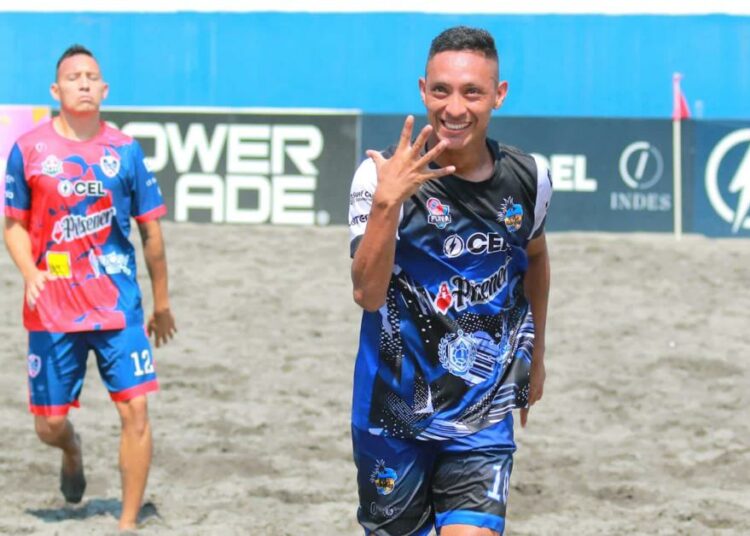 LaPagina's tweet photo. #Deportes | Jason Urbina dio show en la Costa del Sol
🔽
https://t.co/OQOqYrqxyC
#CEL2023 #FutbolPlaya #ElSalvador https://t.co/kI9XeLtvvV