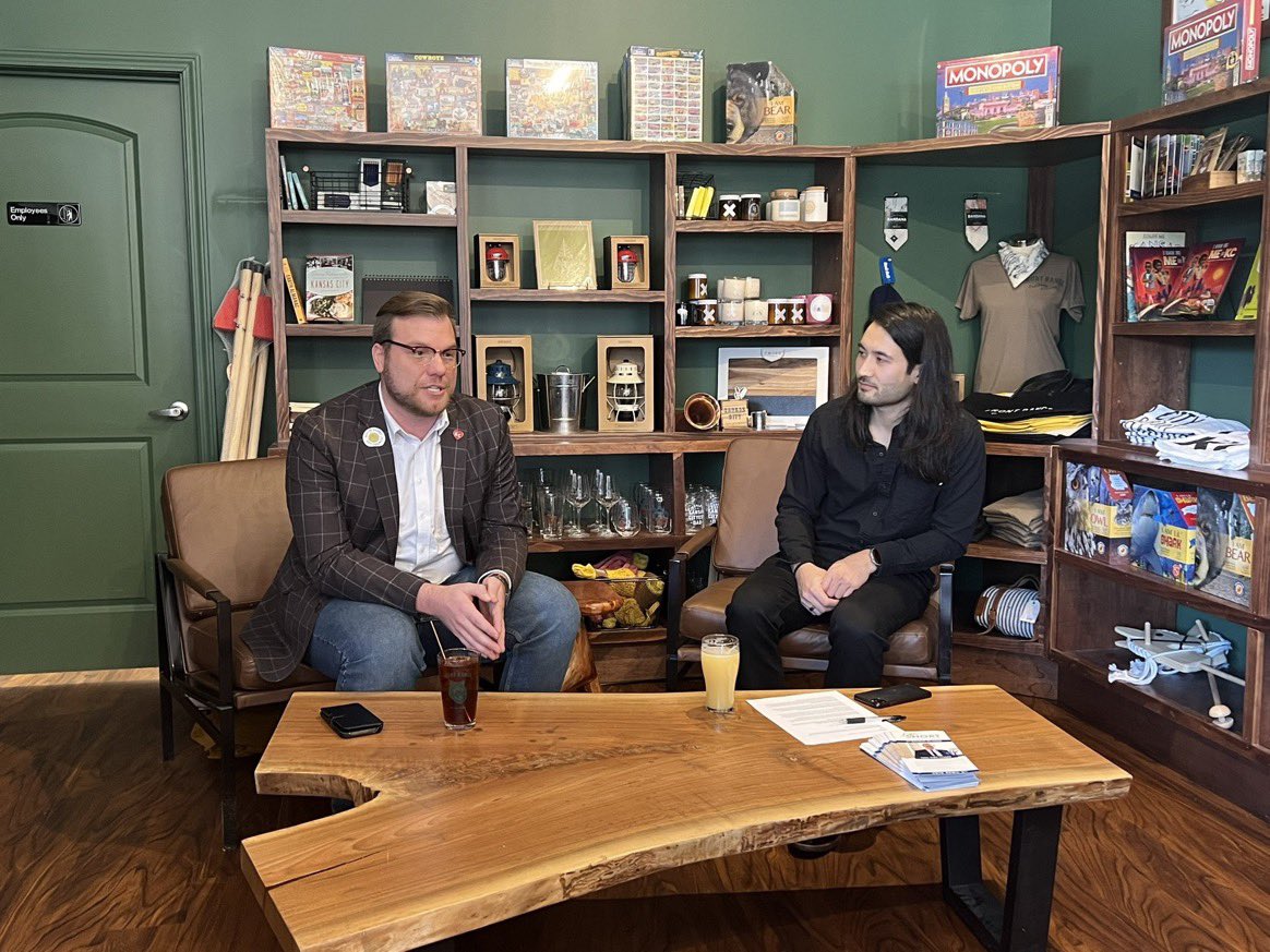 Justin__Short's tweet photo. A huge thanks to @tyler_enders for hosting a chat about local governance, neighborhood activism, getting involved and civic duty. A great chat! Was great to see and hear from so many great folks who want to get more involved. #kc #kcmo #fifteendays https://t.co/s7uRBuwafB