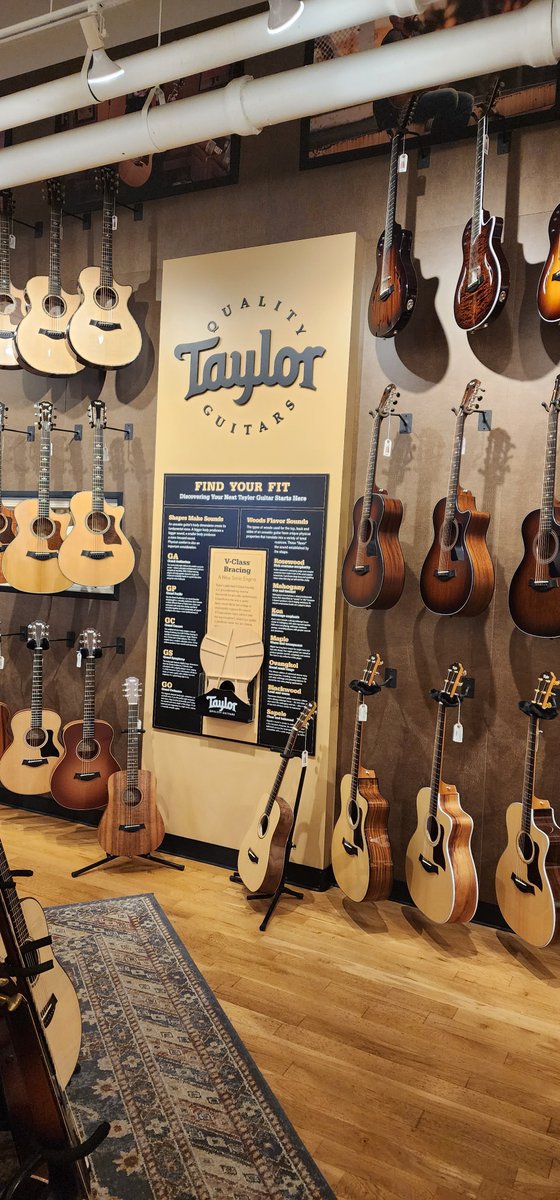 LitTrix's tweet photo. Shoutout to Jared at @ChicagoMusicEx for helping us discover the perfect souvenir to bring home from our weekend in Chicago! @TaylorGuitars https://t.co/h4MrWkGa1j