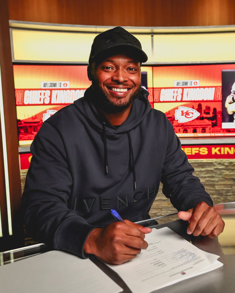 Chiefs's tweet image. Another ballhawk? Yes please 👏

Safety @M__Edwards7 has officially joined the Kingdom!