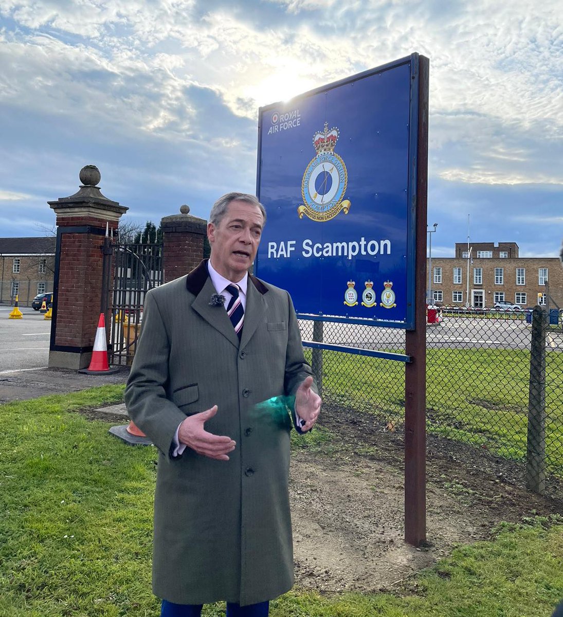 Nigel_Farage's tweet photo. 💥 Tune into Farage on GB News at 7pm for a LIVE emergency broadcast. 

⚠️ The plans to turn RAF Scampton into a migrant camp must be stopped. 

📍 RAF Scampton, Lincolnshire. https://t.co/o8o8NhBOQ5