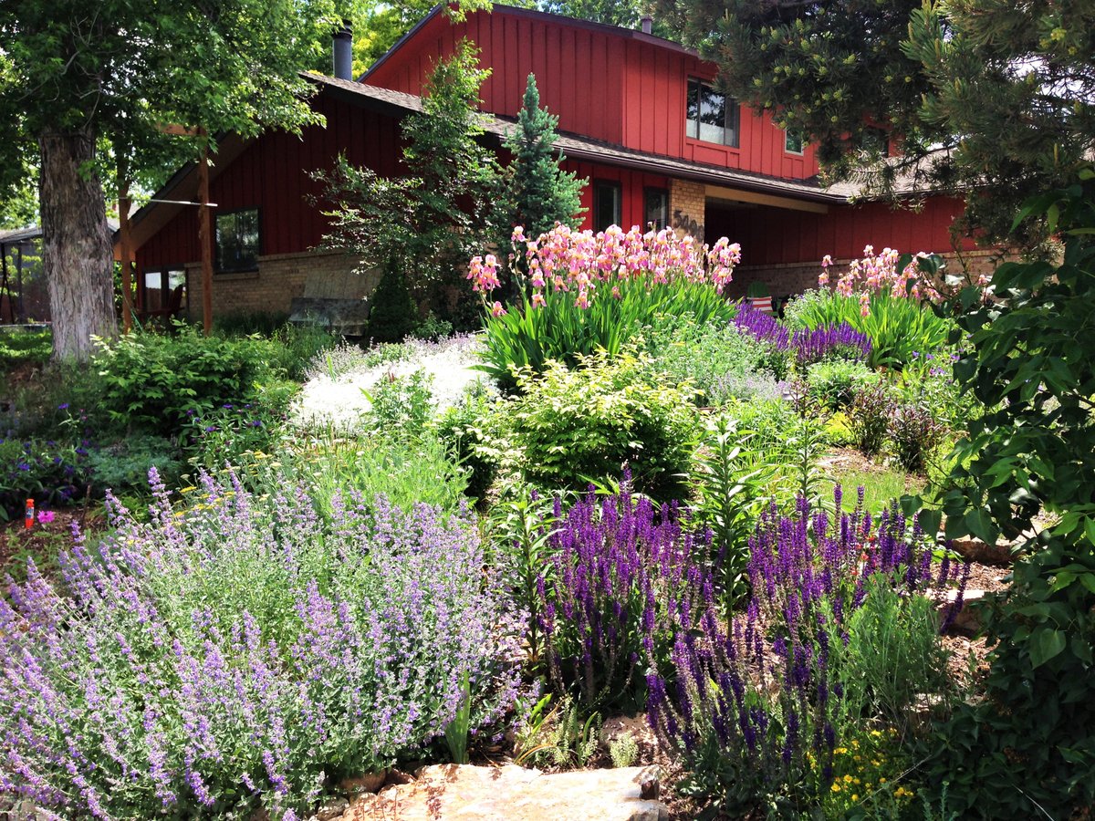 Did you know you can save up to 7,300 gallons of water with just one 100 sf garden – about 150 full bathtubs worth of water saved! Celebrate spring and transform your yard with Garden In A Box! Visit ResourceCentral.org/Gardens. #GardenInABox #coloradogardening #droughttolerantplants