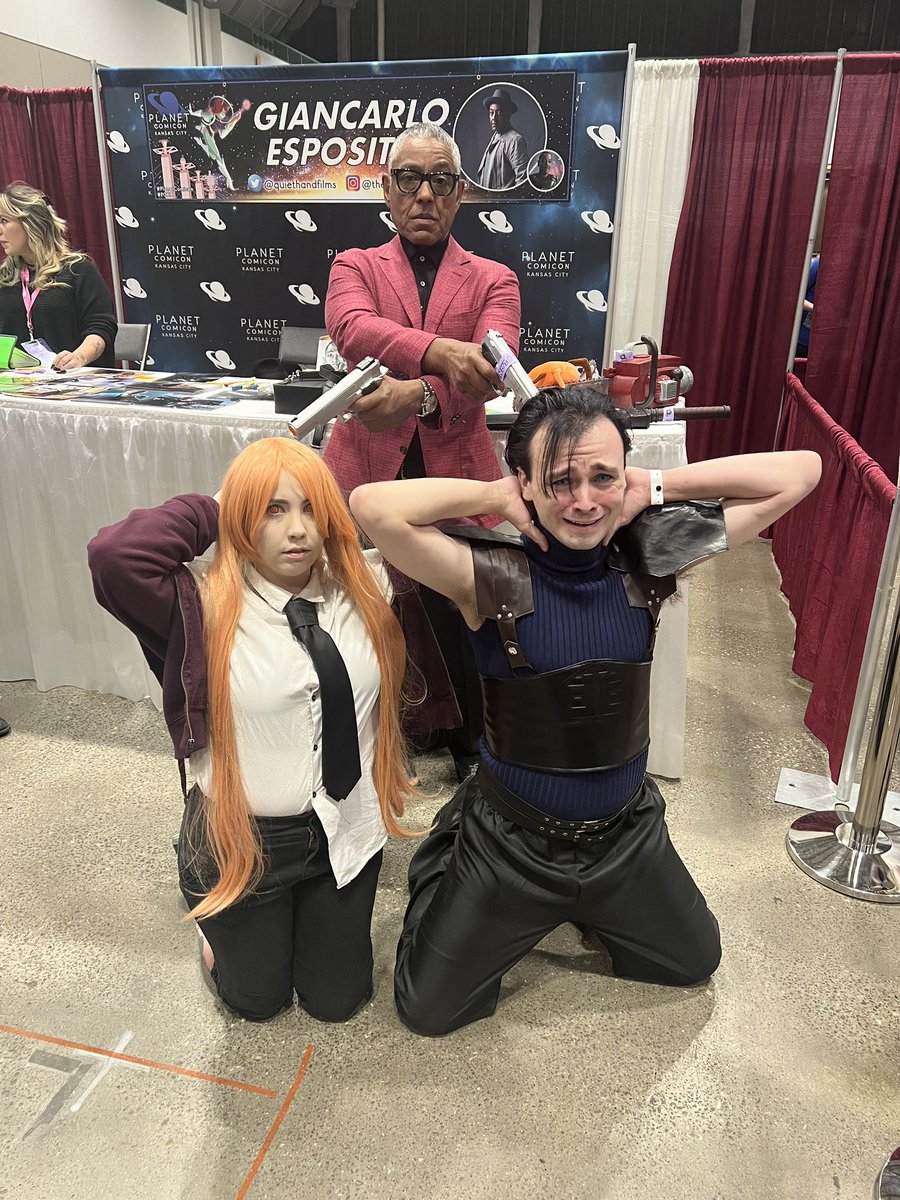 quiethandfilms's tweet photo. Gosh I love everyone’s enthusiasm and creative cosplay… The #LosPollosHermanos chicken bucket! 🍗😂👏🏽 Thank you to all who came out this past weekend, it was a pleasure getting to talk with you!

#PlanetComicon #PCKC https://t.co/5w6vgry8bF