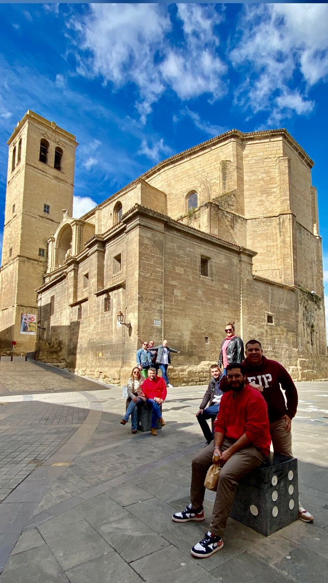 Ha sido mi primer fin de semana con la familia EIP. Logroño, espectacular. Hemos echado de menos a los que no han podido estar, pero pronto organizamos otro viajecito. Gracias a todos porque lo hemos pasado genial y sobre todo, nos hemos reído como nunca. #familiaeip #callelaurel