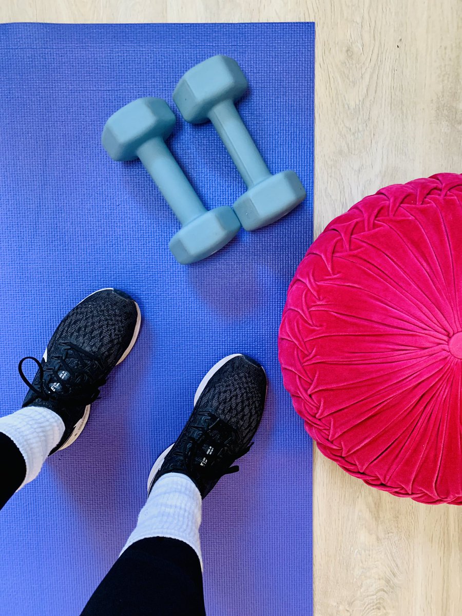 erinlynnyoga's tweet image. Had to talk myself into this work out, but here we are 😝