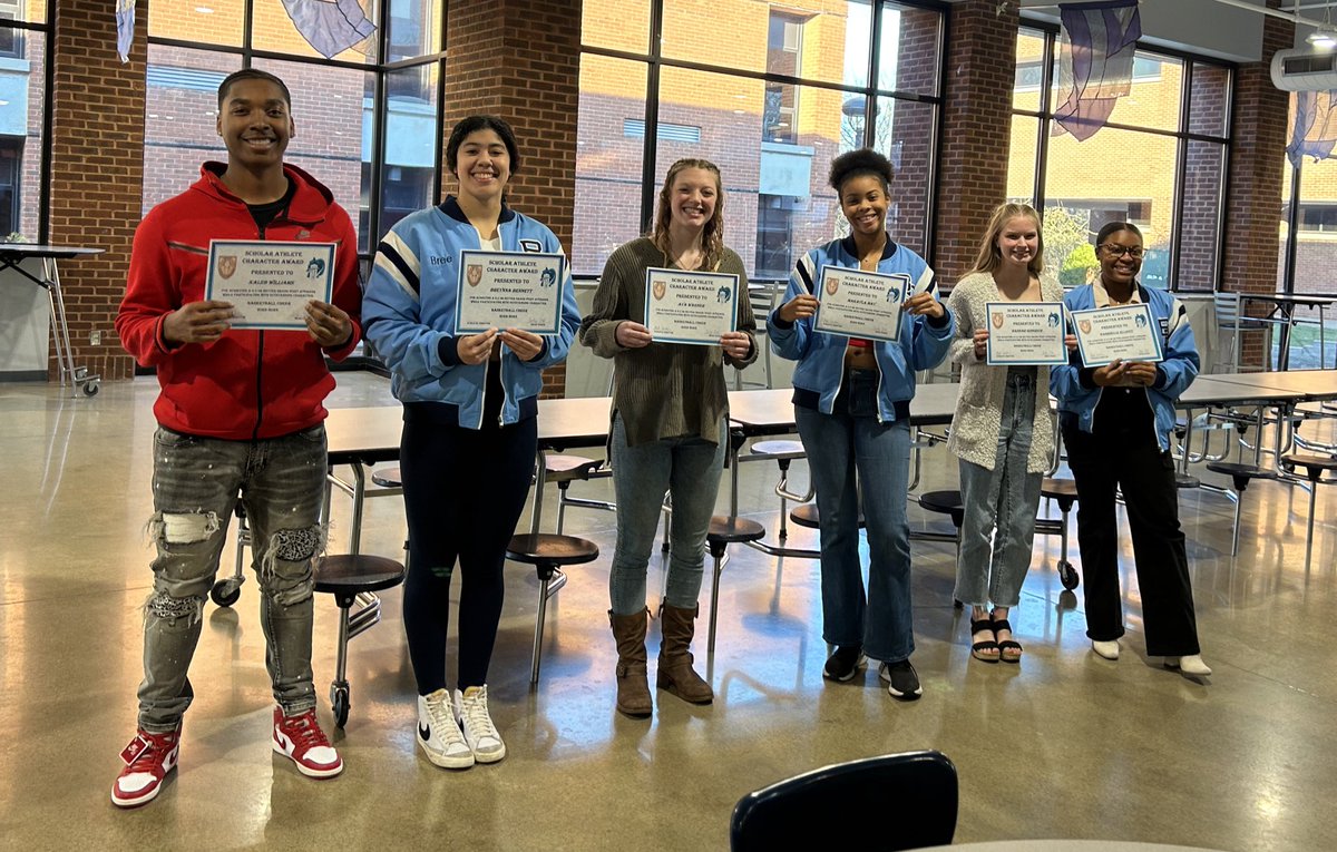 EastBballCheer's tweet photo. I love wrapping up successful seasons honoring those who made it possible. Thank you athletes for a memorable 22-23 season. 💙📣🤍 https://t.co/6WXe8bUiRi