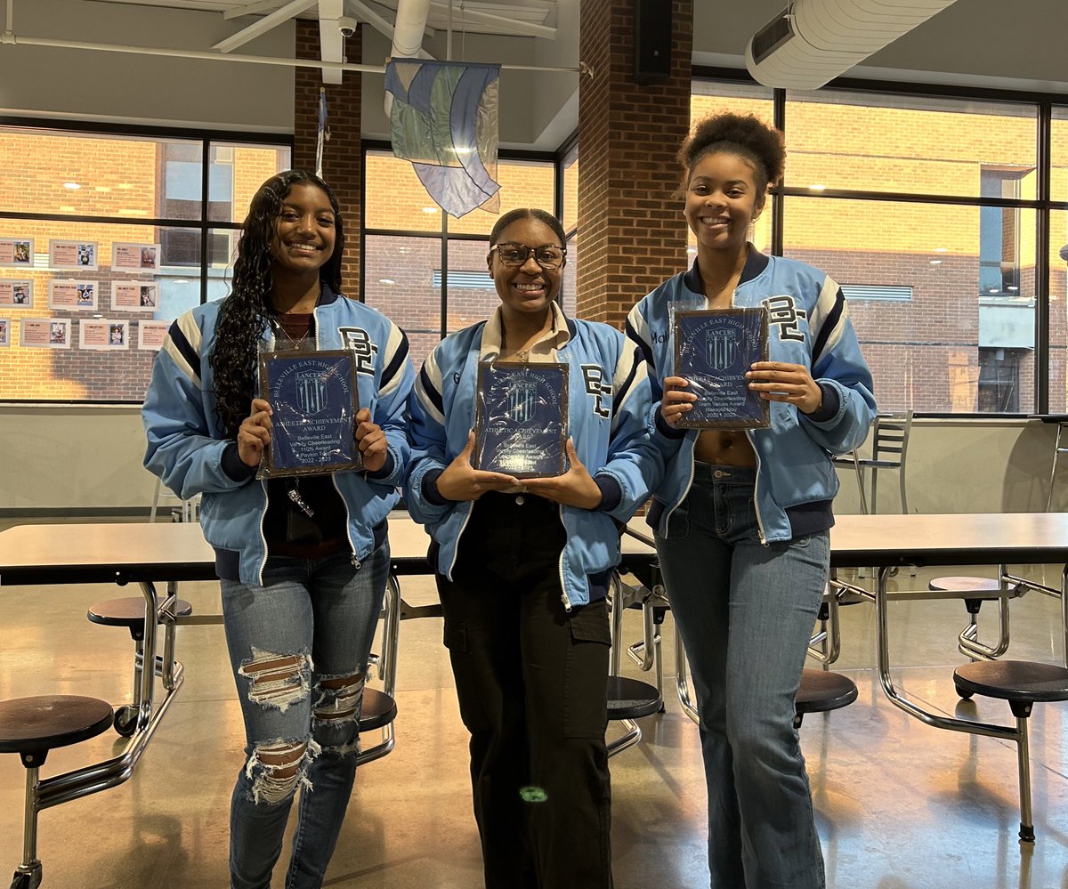EastBballCheer's tweet photo. I love wrapping up successful seasons honoring those who made it possible. Thank you athletes for a memorable 22-23 season. 💙📣🤍 https://t.co/6WXe8bUiRi