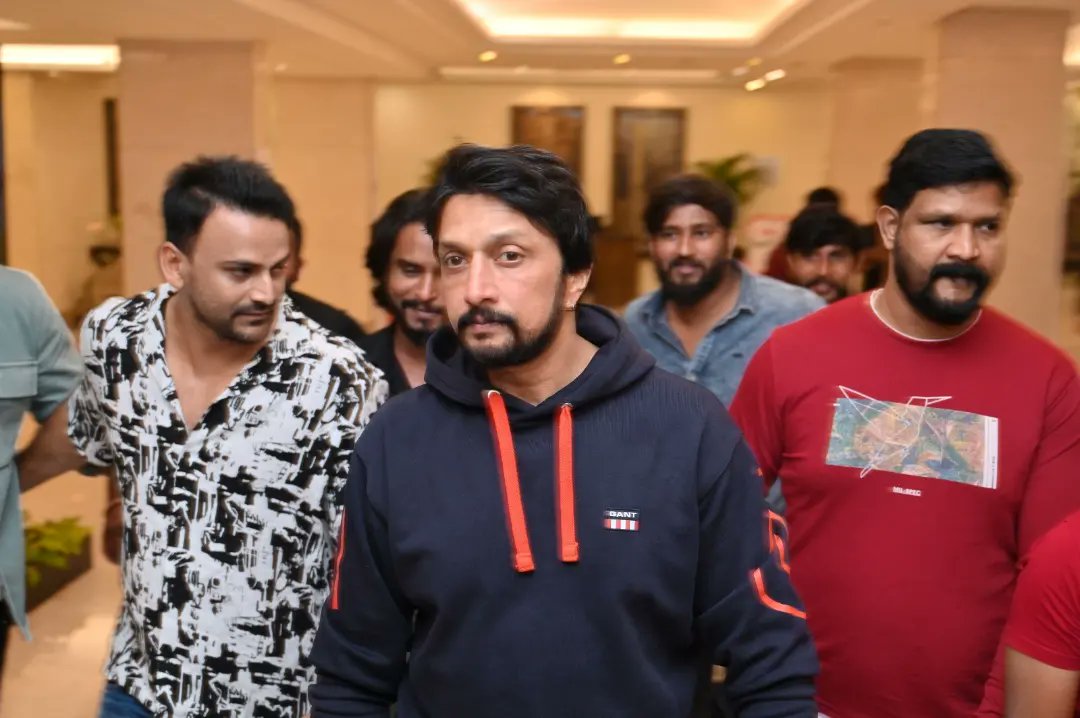 Exclusive Picture's 🤩
Kiccha & Daali❤

Follow Us:- @BleedForKichcha 

#Hoysala #DaaliDhananjay
#BillaRangaBaashaa #BRB 
#VikrantRоna #KicchaSudeep 
#Kiccha46 #BleedForKichcha  @KicchaSudeep 👑