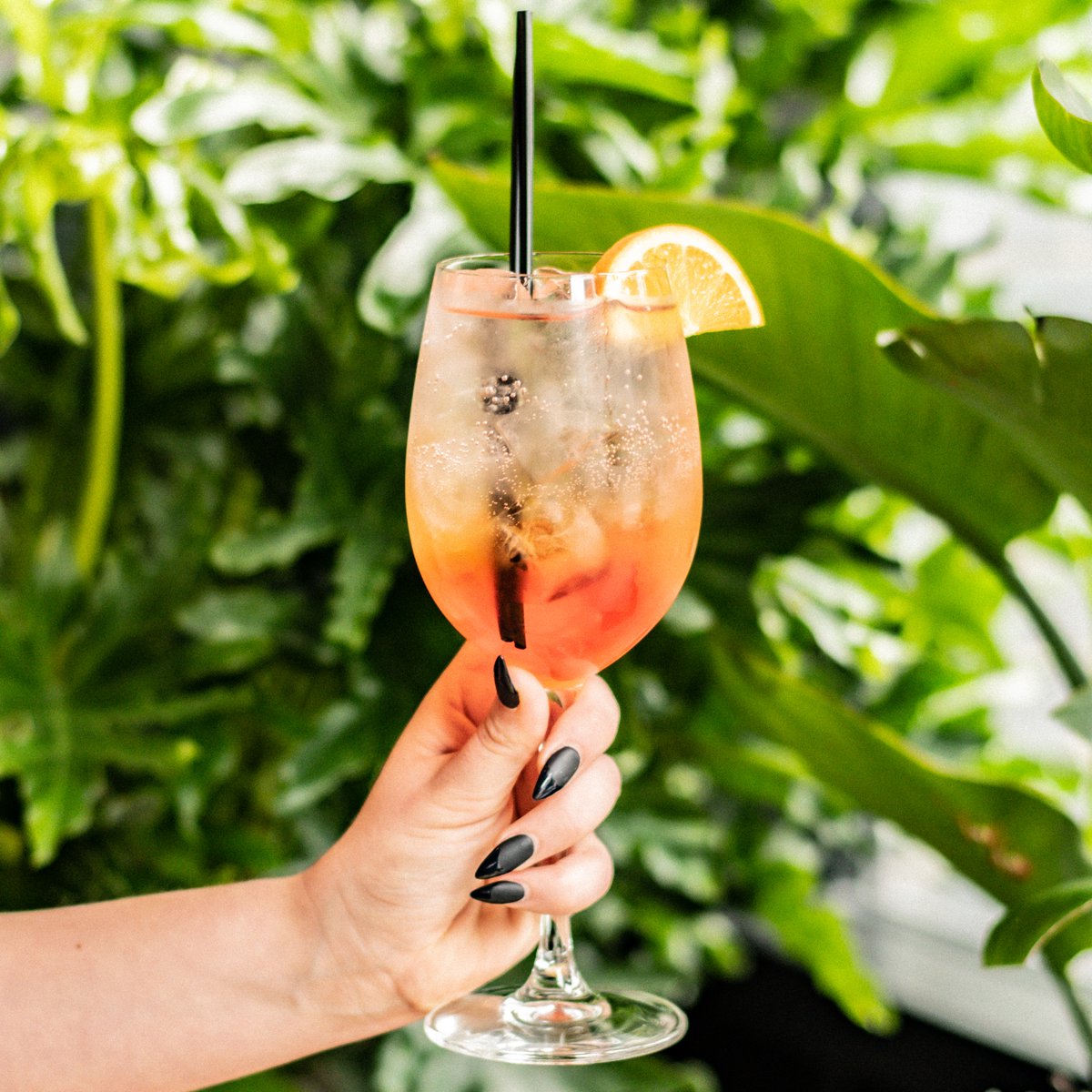 Fancy a Spritz? Join us in Commons Club from 5-7pm for our daily Happy Hour and enjoy deals like $1 oysters, $10 Aperol Spritz, and more!